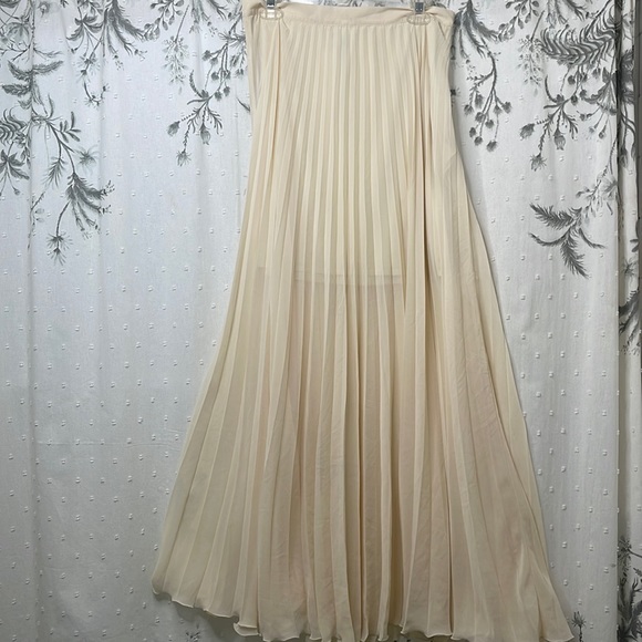 bebe Skirts Bebe Maxi Pleated Cream Full Skirt Poshmark